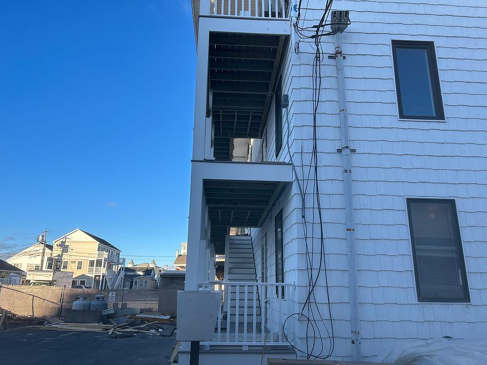 1st image of 2 Kinney Ave APT 3