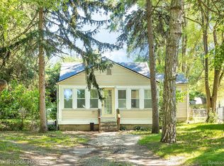 594 Andresen Ct, Hazel Park, MI