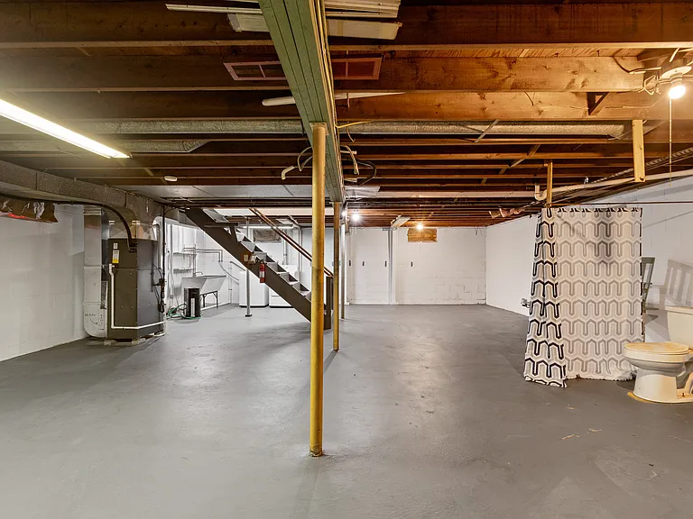 153 Thorlone Ave — Photo 18