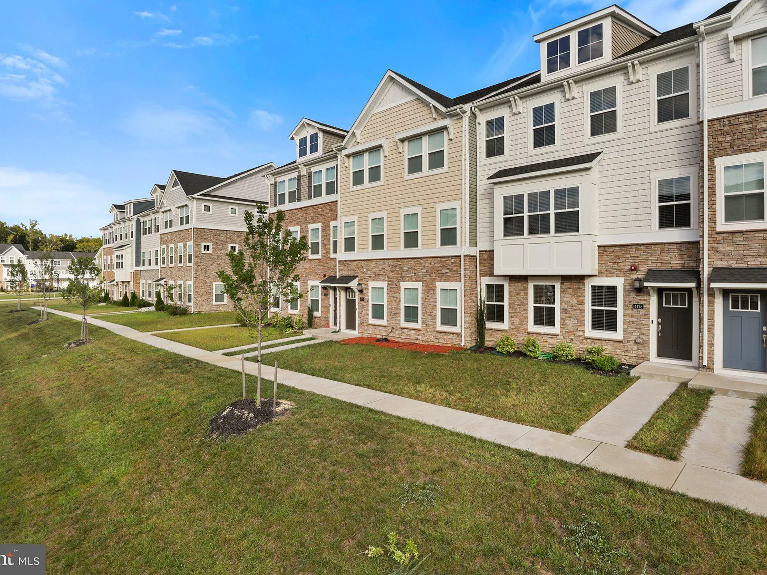 4 bed, 3.5 bath, 2948 sqft, $3,495 — Photo 3