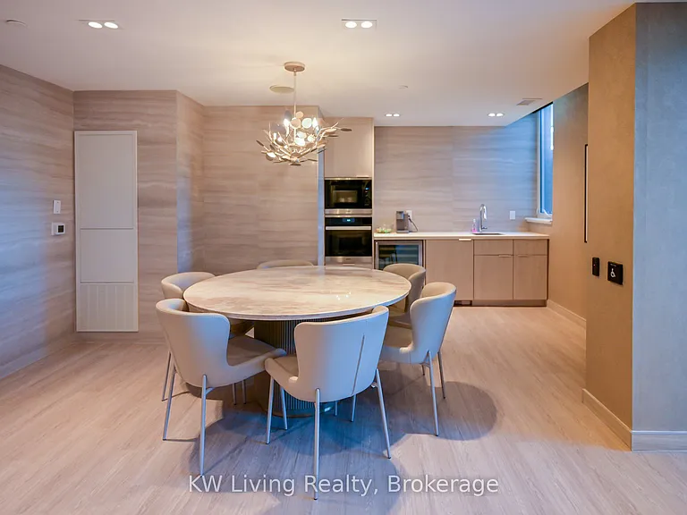 185 Alberta Ave #303 — Photo 3