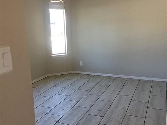 2nd image of 416 La Puesta Dr