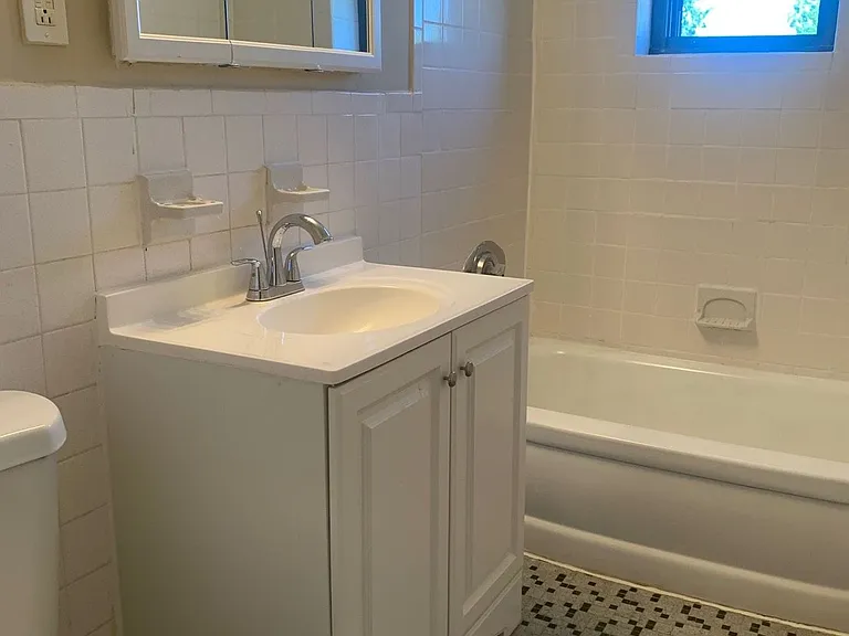 Martin Manor — Photo 7