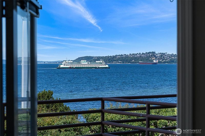 2nd image of 1564 Alki Avenue SW #106