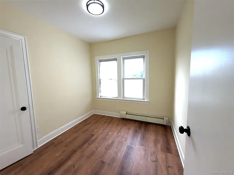 517 Laurelton Blvd — Photo 15