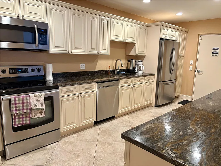 1055 Country Club Dr #404 — Photo 47