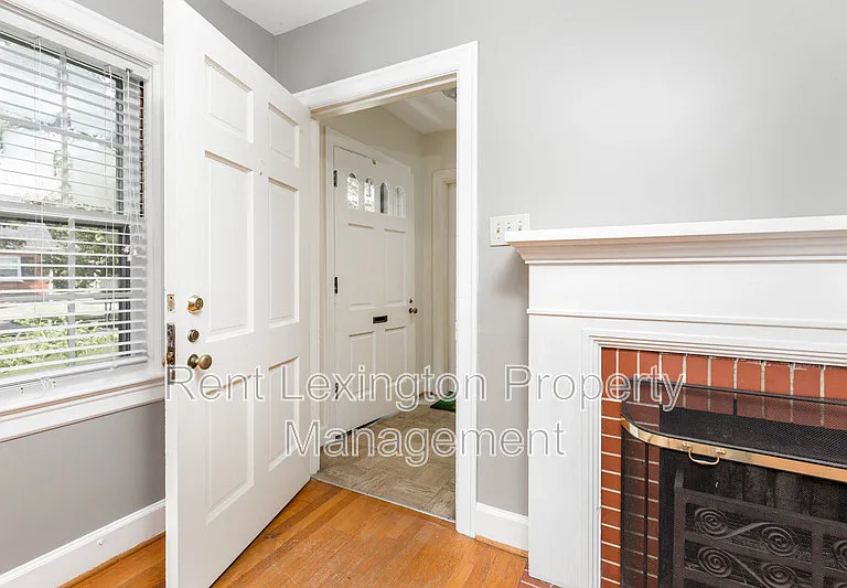 123 Barberry Ln — Photo 4