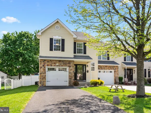 12 Coolidge Ave, Sellersville, PA 18960