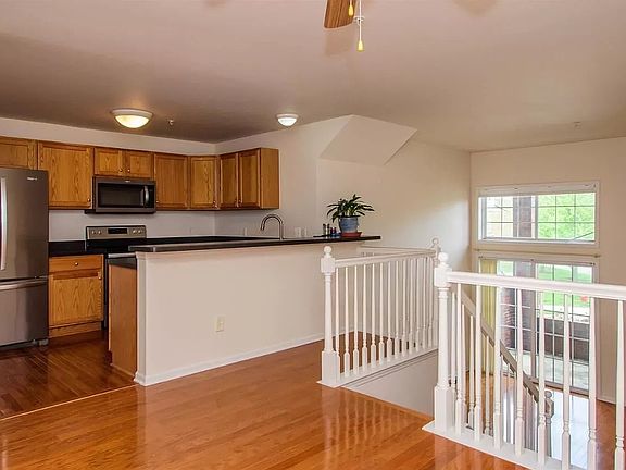 2nd image of 2906 Barclay Way #1