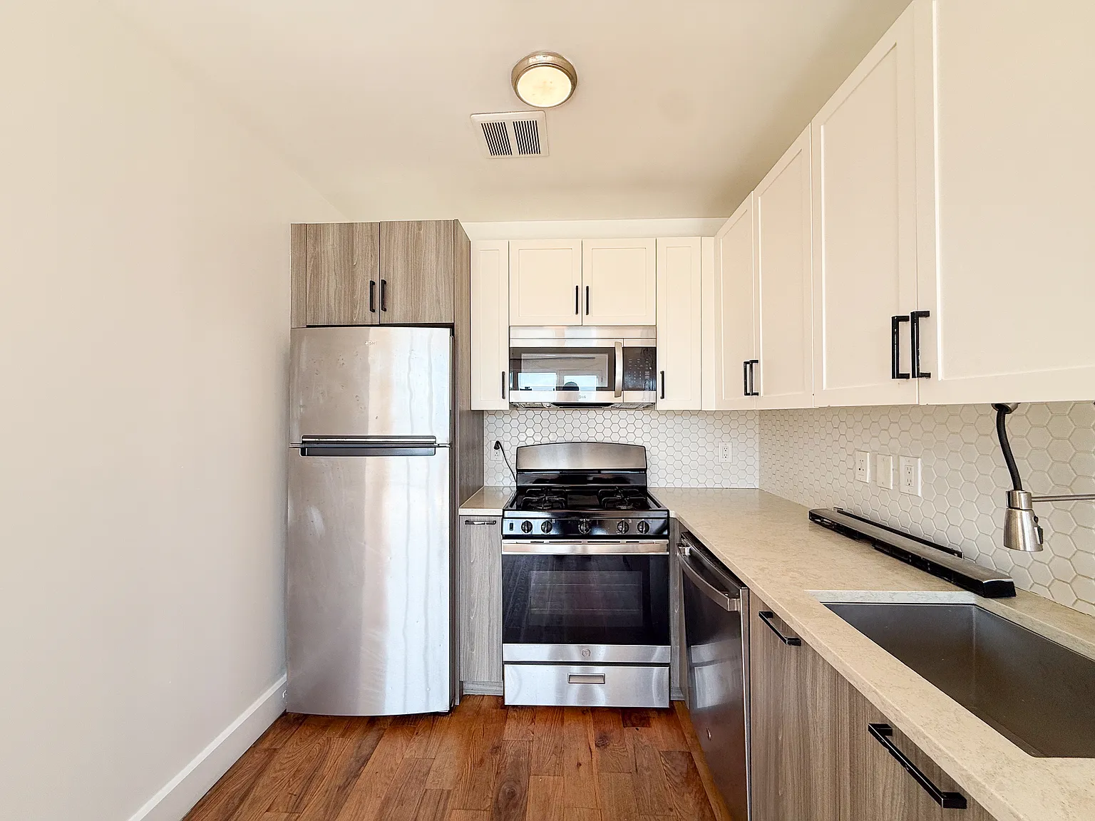 65 Woodbine Street — Photo 4