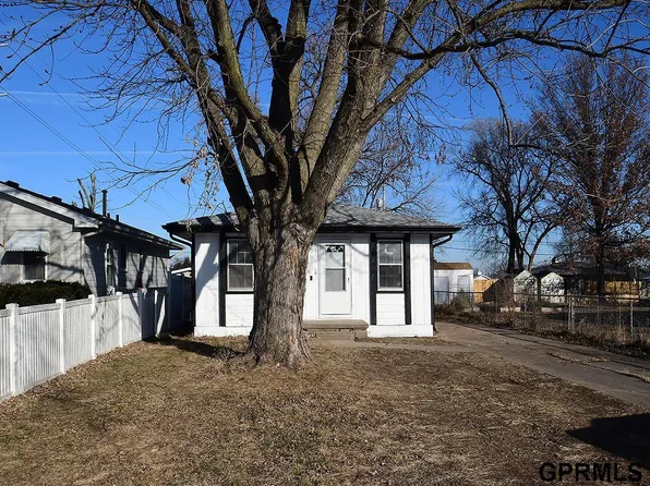 2828 Emiline St, Omaha, NE 68147