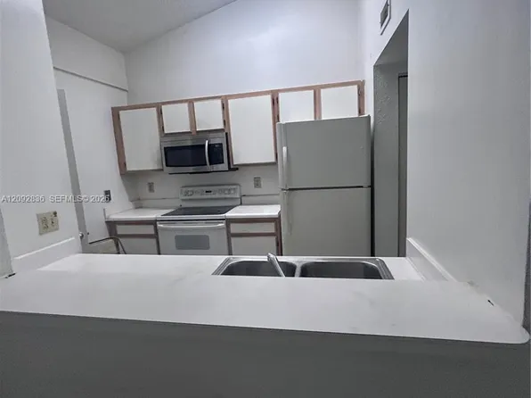 2890 N Oakland Forest Dr APT 202, Fort Lauderdale, FL 33309