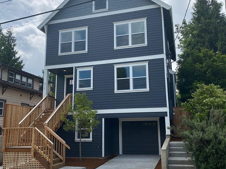 82 NE Shaver St #B — Photo 8