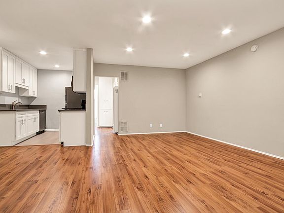 3rd image of 1120 N Laurel Ave APT 10