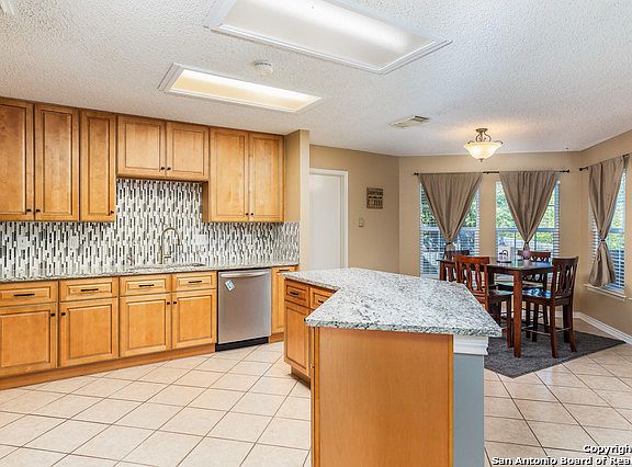5th image of 15730 Walnut Creek Dr