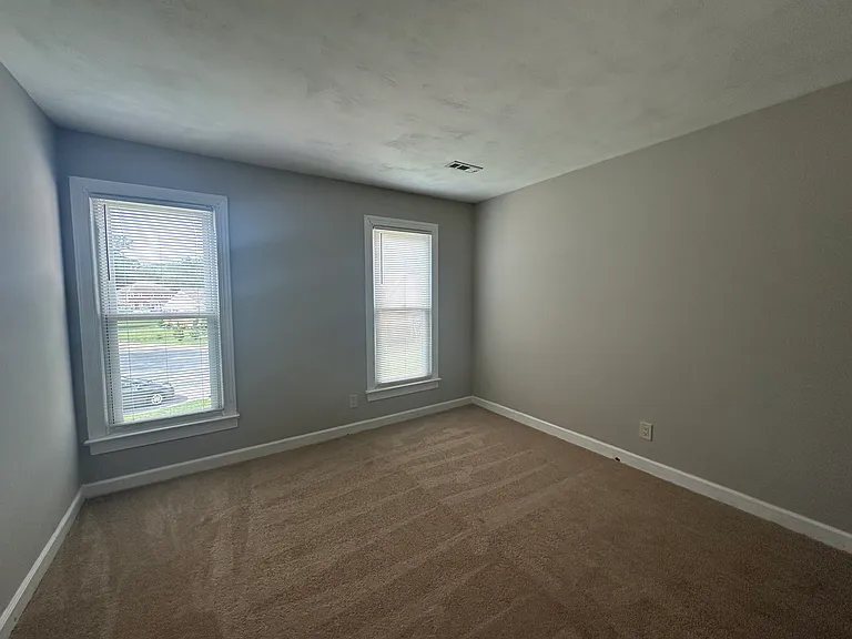 608 Hearndon Ct — Photo 32