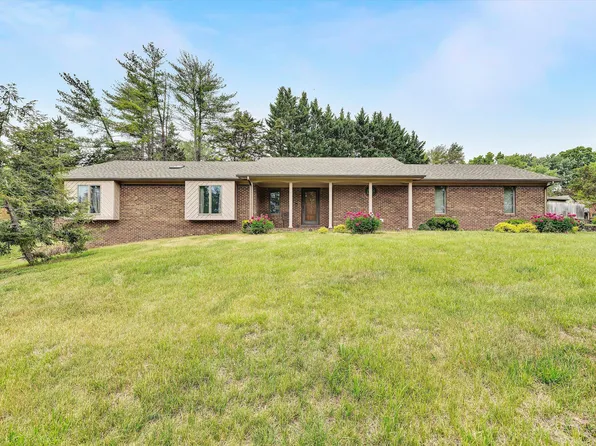 7913 Olsen Rd, Roanoke, VA 24019