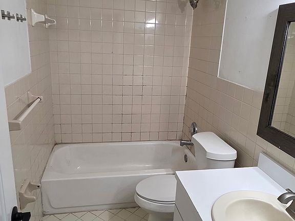 4th image of 470 NE 18th Ave #110