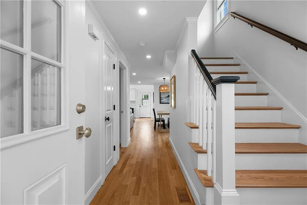 34 E Bowery St — Photo 4