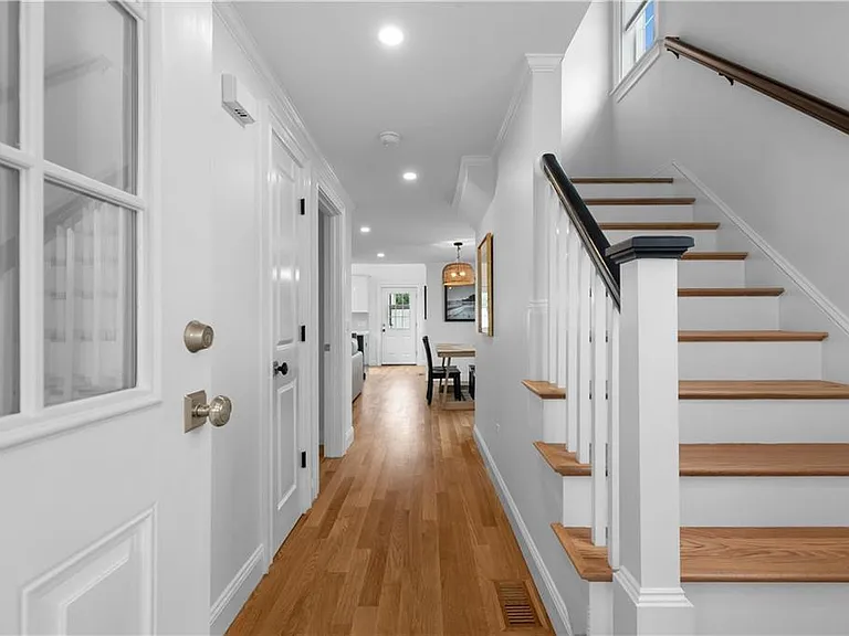 34 E Bowery St — Photo 4