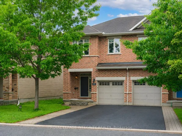25 Madelon Dr, Ottawa, ON K2J 5C7