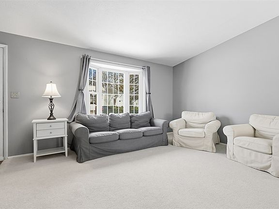 5th image of 464 Malcolm Dr