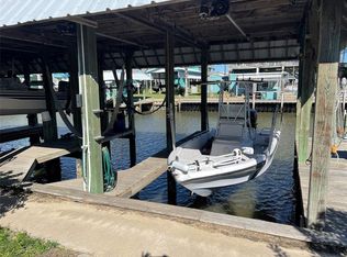 1242 Resort Rd, Pt Bolivar, TX 77650