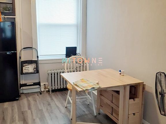4th image of 4600 N Wolcott Ave #3
