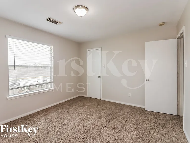 25339 Barmby Dr — Photo 10