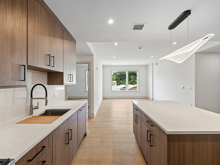921 Madison St #508 — Photo 2
