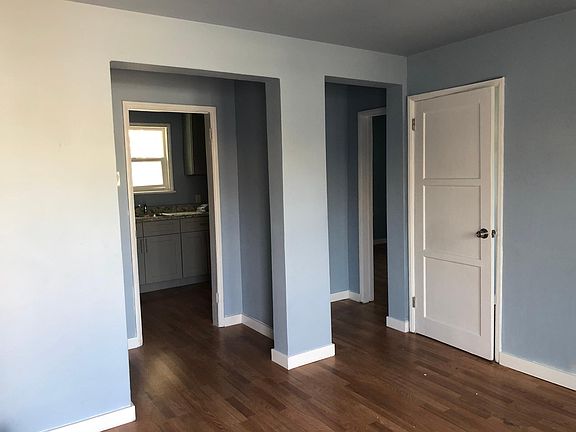 3rd image of 527 W Hyde Park Blvd #4