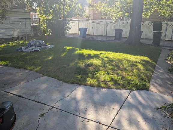 4th image of 7238 N California Ave