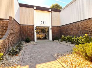 521 73rd St APT 105, Downers Grove, IL 60516