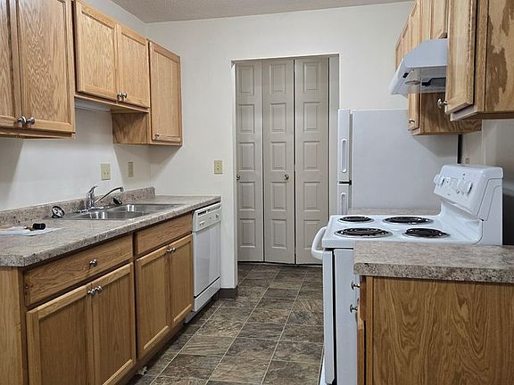 4th image of 304 31st Ave N Unit 103