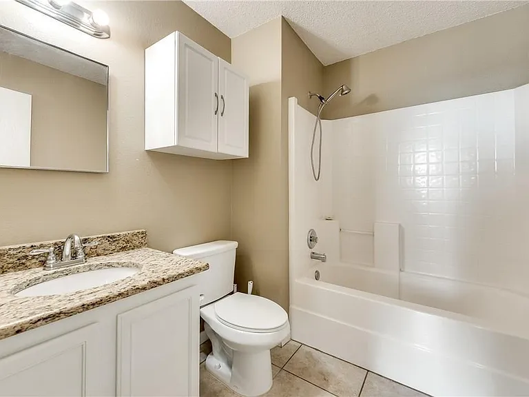 1508 Flagstone Ln — Photo 9