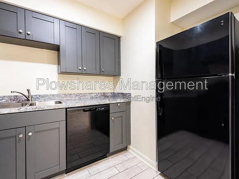 106 E Florence Ave #13 — Photo 9
