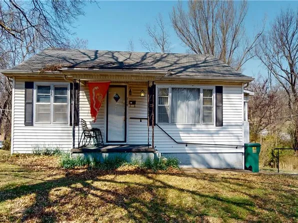 710 W Ewing St, Nevada, MO 64772