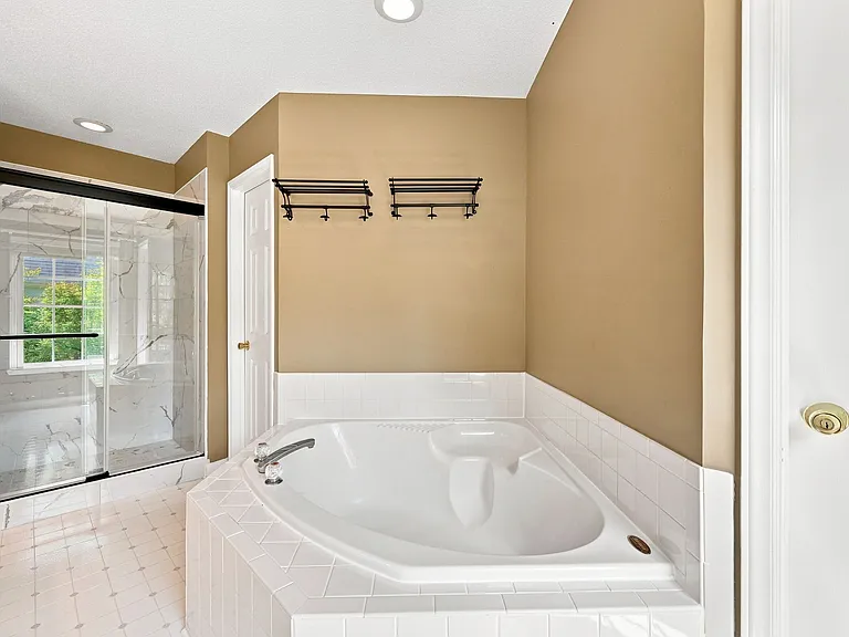 115 Lonebrook Dr — Photo 37