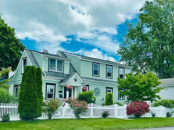19 Ellery Rd, Newport, RI 02840