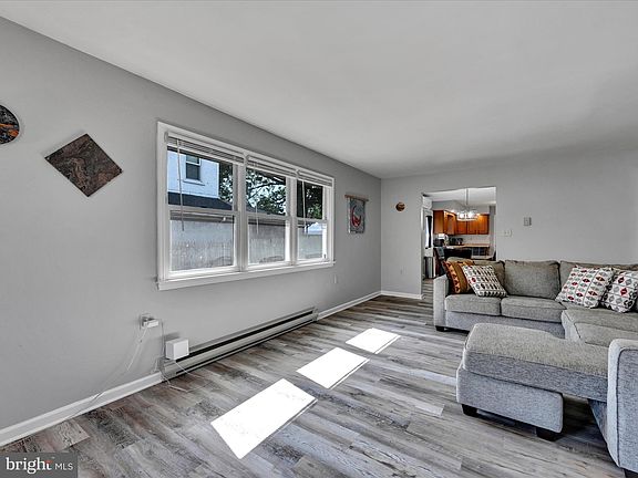 4th image of 530 Manor St