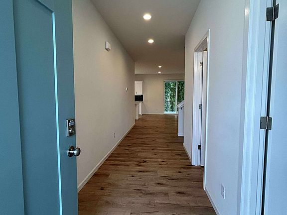 3rd image of 6654 Percy Ln SE