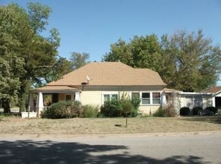 319 W 1st St, Watonga, OK 73772