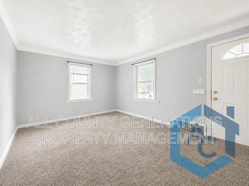 3 bed, 1.0 bath, 1072 sqft, $1,600 — Photo 3