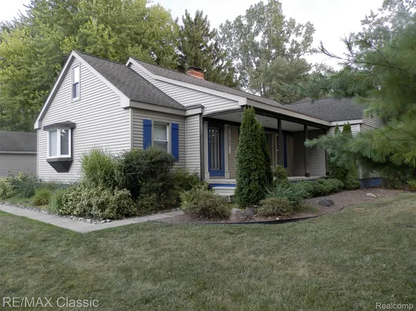 23754 Haynes St, Farmington Hills, MI 48336