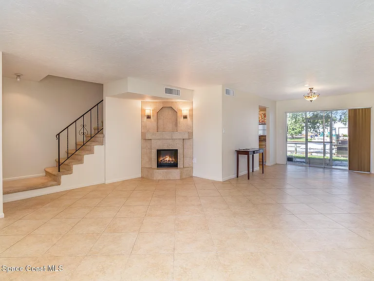 446 Blue Jay Ln — Photo 3