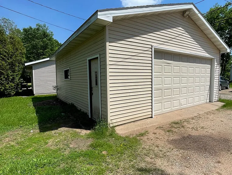 639 Niagara St — Photo 10
