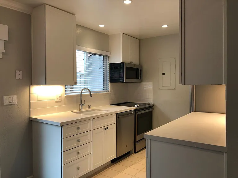 Village Square Townhomes — Photo 33