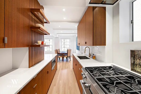 Sold by Warburg | media 9