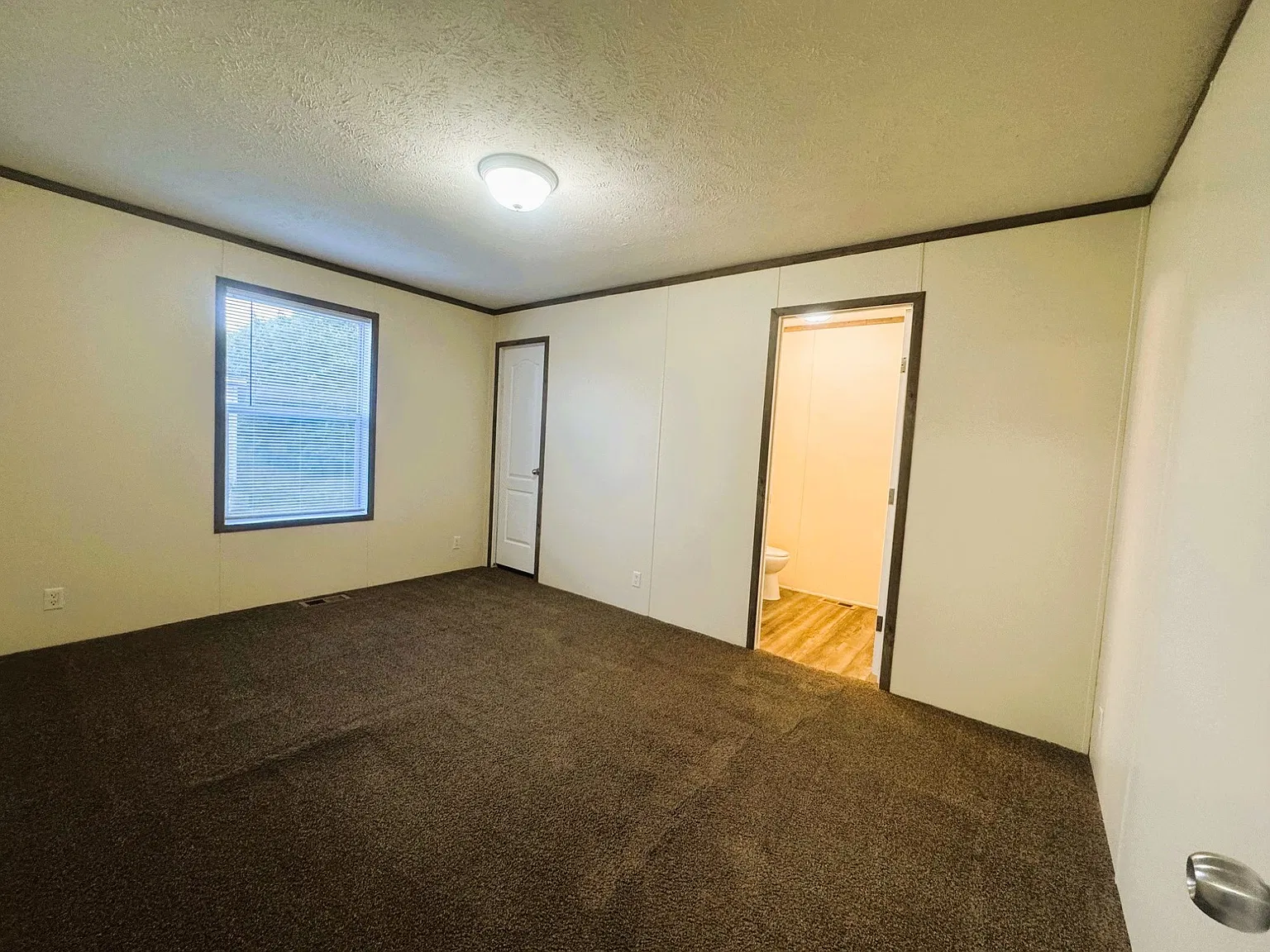 3 bed, 1056 sqft, $949 — Photo 3