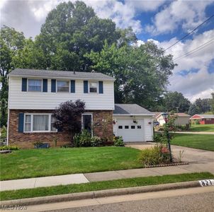 821 Pierce Ave NW, North Canton, OH, 44720